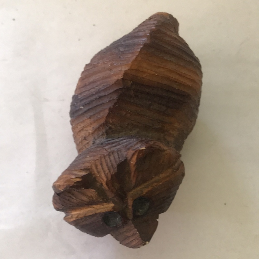 Hand Carved Racoon - Picture 4 of 7